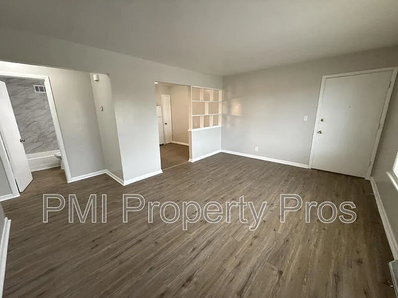2 bed, 1.0 bath, 816 sqft, $1,140 — Photo 3