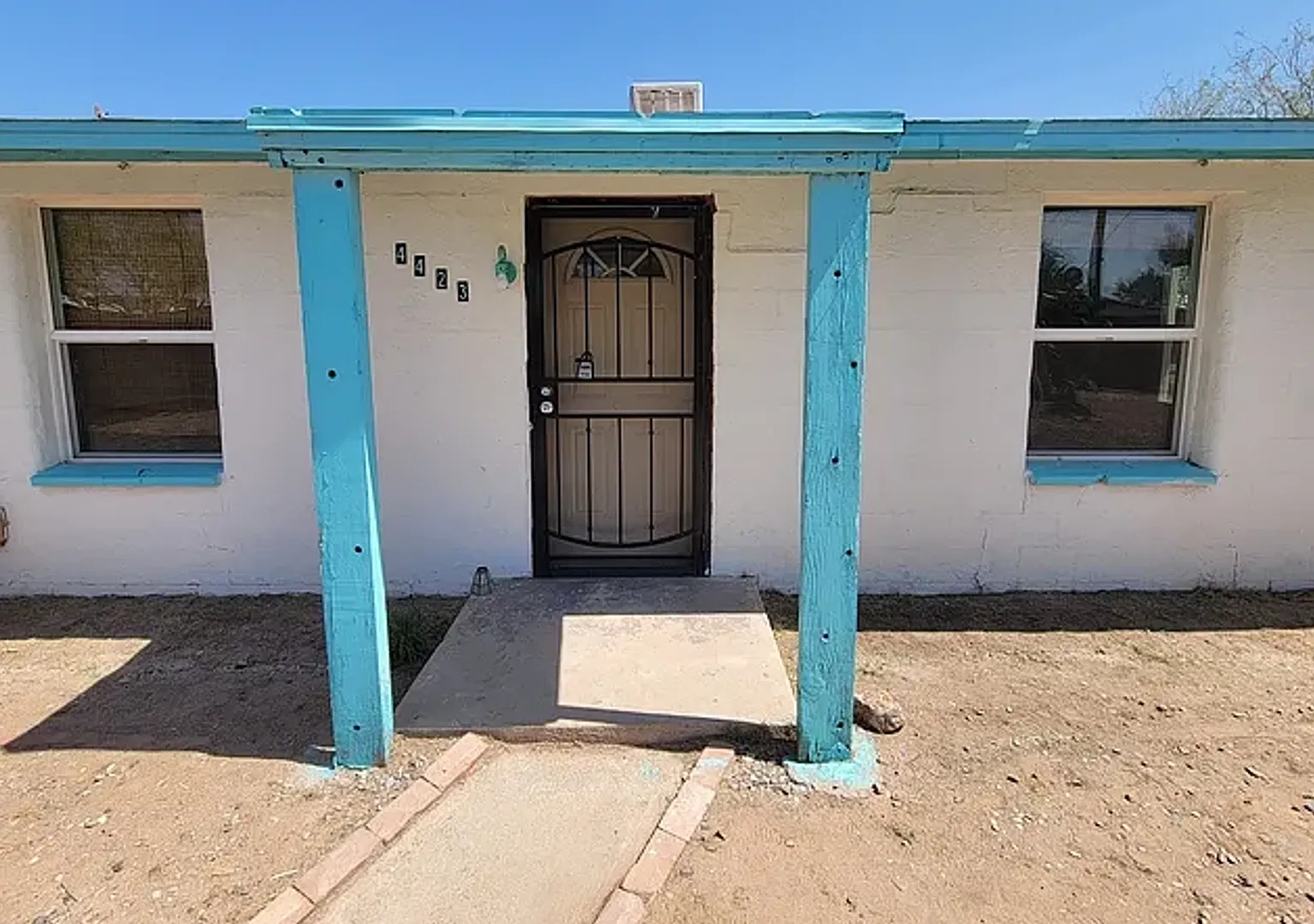 2 Bedroom Home in Central Tucson on Extra Large Lot — Photo 2