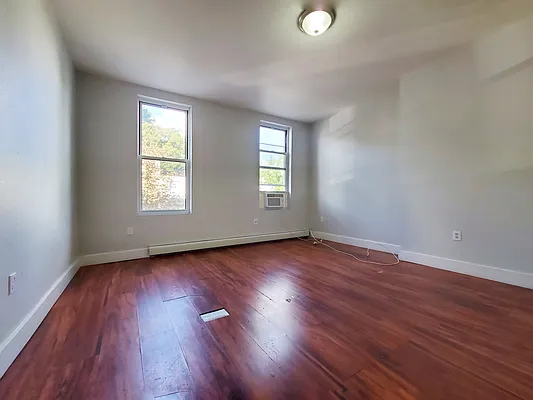 Rented by Rentall Group Inc | media 7