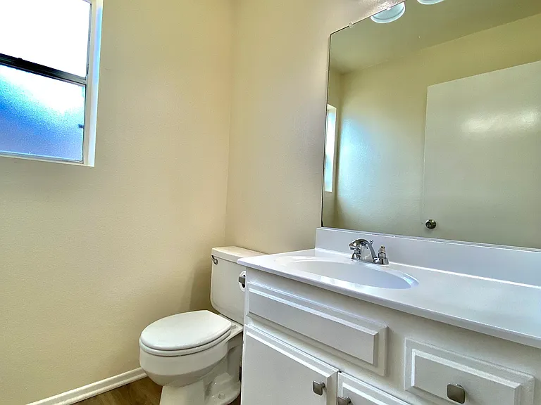 553 W 22nd St #2 — Photo 12