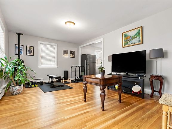 3rd image of 6 Cardinal Rd