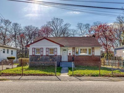 (Undisclosed Address), Amityville, NY, 11701