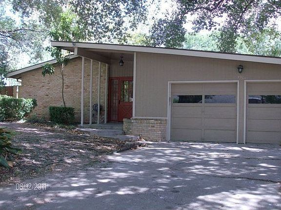 2nd image of 4904 Dahlia Ln