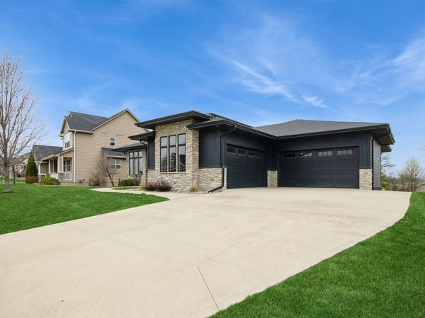 9003 NW 73rd Pl, Johnston, IA 50131
