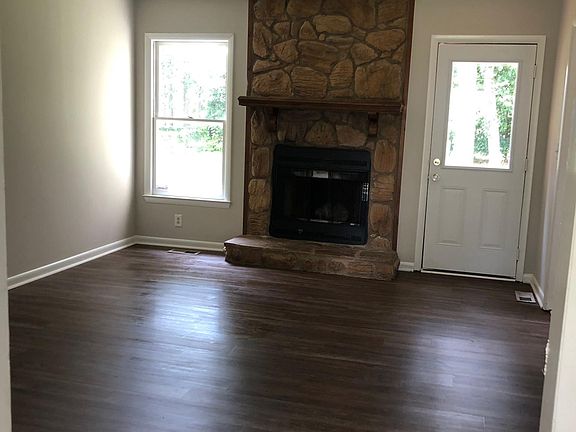 3rd image of 936 Winterberry Dr
