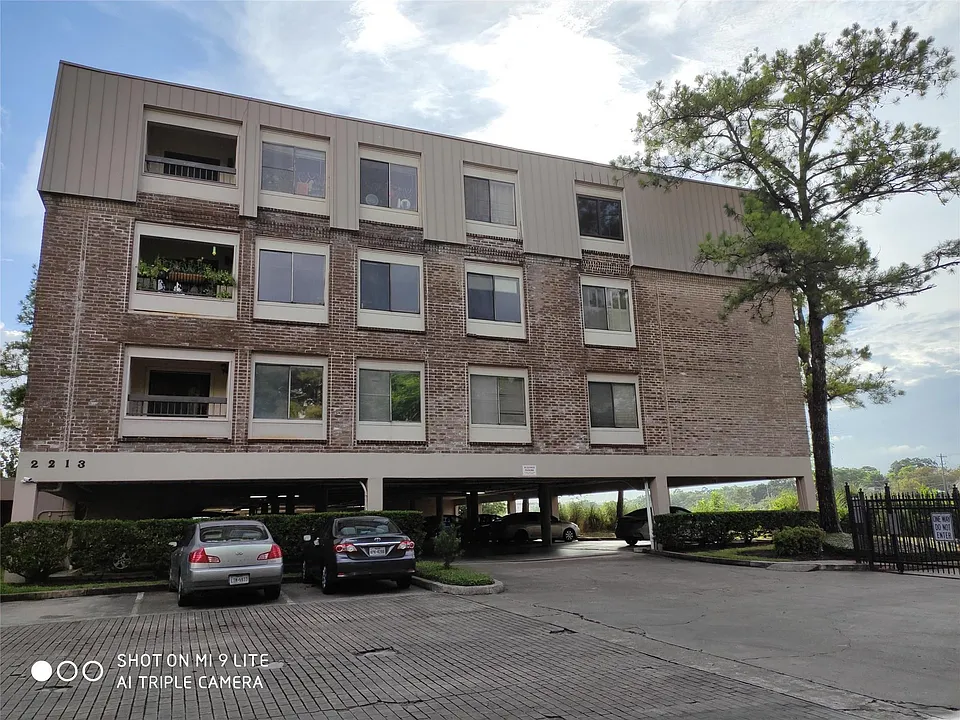 2213 S Braeswood Blvd #13A