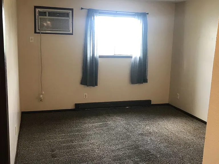 Crown Point Apartments — Photo 2