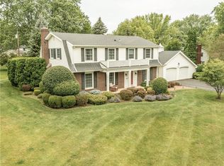 24 Charter Oaks Dr, Pittsford, NY 14534