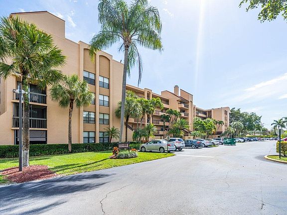 2nd image of 2455 Lindell Boulevard #3402