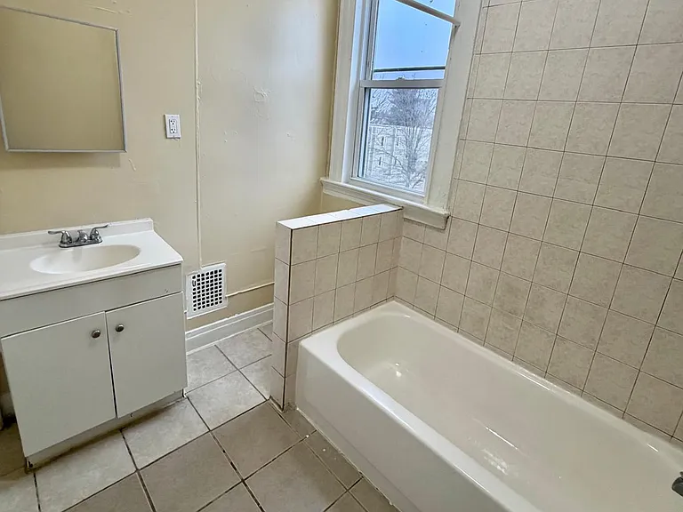 52 Dickerman St #3L — Photo 6