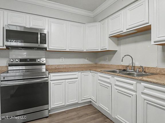 5th image of 645 Union St