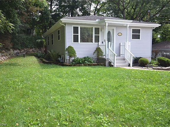 3rd image of 2910 Farmdale Rd