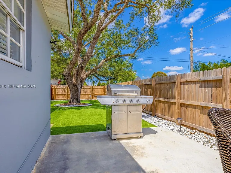 6801 Park St — Photo 33