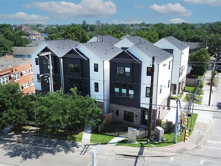326 Eastwood St — Photo 18