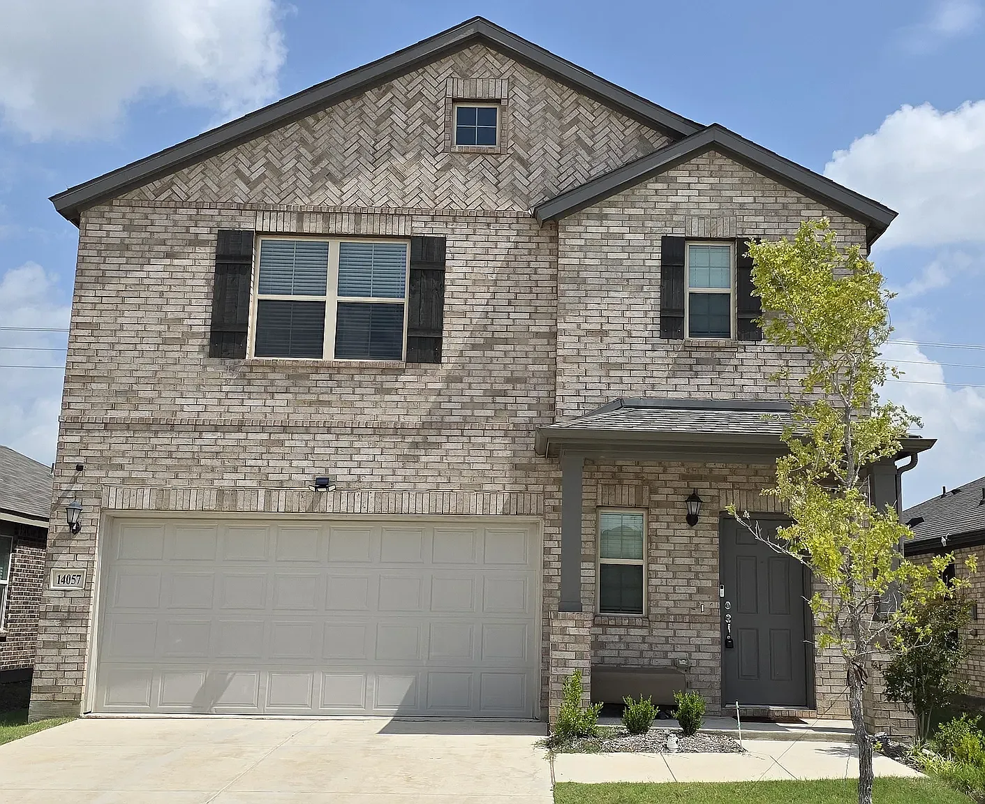 4 bed, 3.5 bath, 2498 sqft, $2,380 — Photo 2