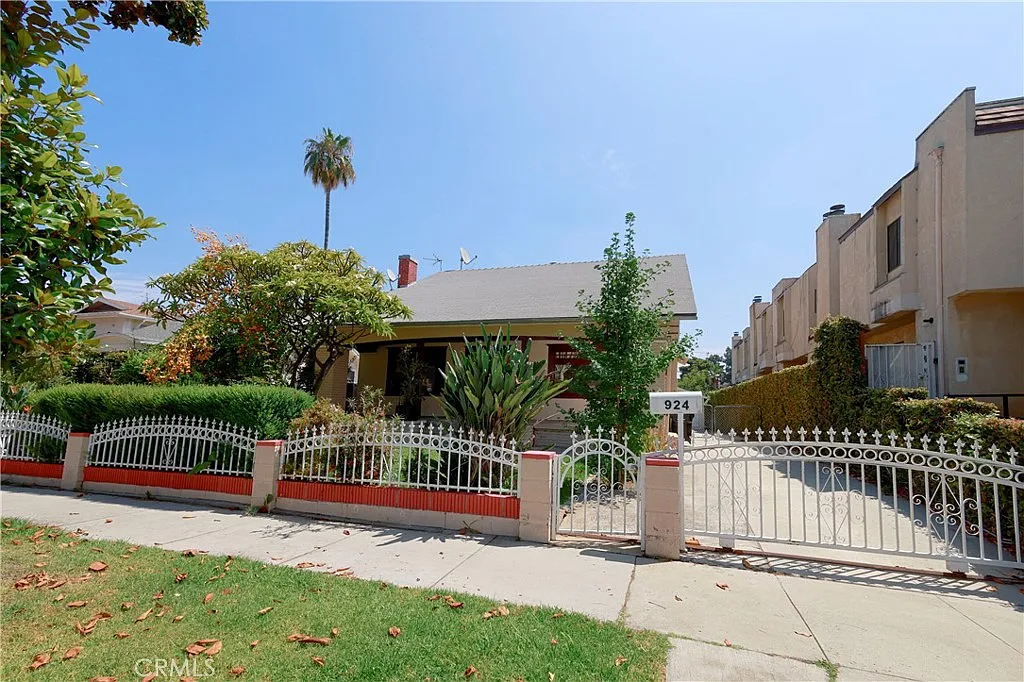3 bed, 1610 sqft, $3,800 — Photo 1