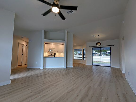 3rd image of 10621 Woodchuck Ln