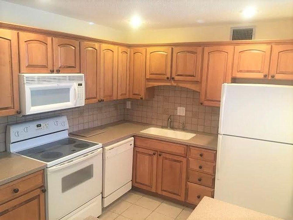 1st image of 4400 1st St N Unit 201