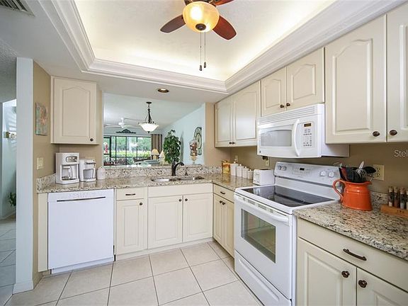 5th image of 4468 Weybridge St #67