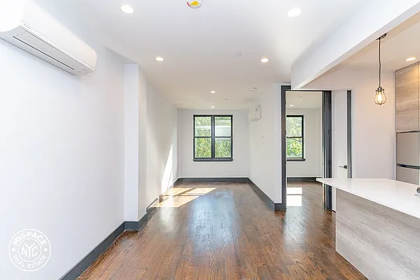 Rented by MySpaceNYC | media 19