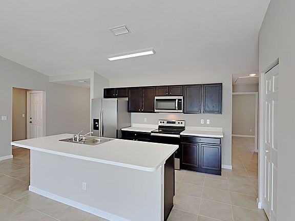 5th image of 992 SE Browning Ave