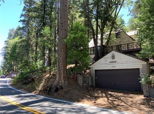 27681 Lakes Edge Rd, Lake Arrowhead, CA 92352