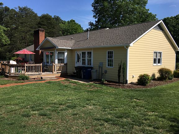 3rd image of 120 Eastwood Dr