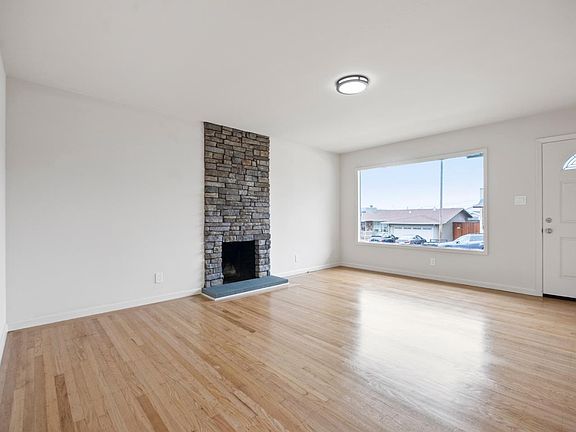 4th image of 424 Dolores Way