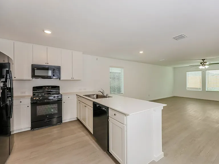 1621 Sparrow Hawk Rd — Photo 8