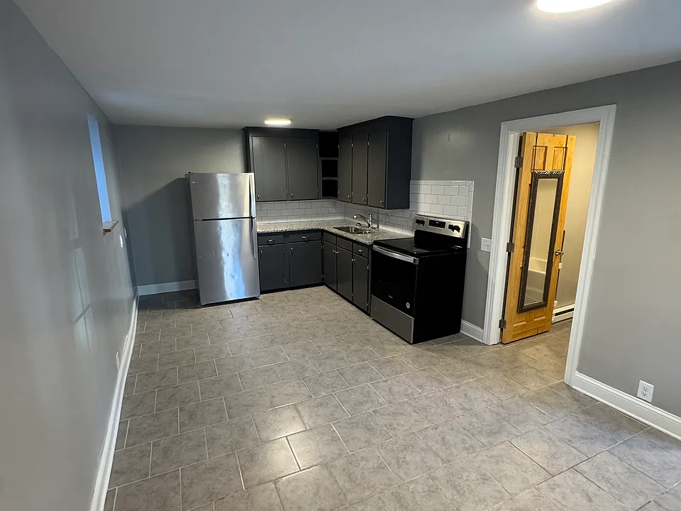 144 Fall St #5