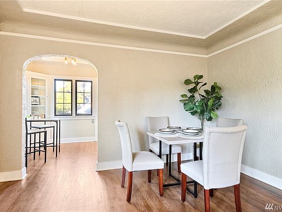 Spacious living area allows for dining and entertaining.