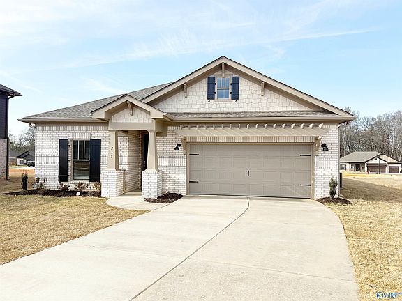 3rd image of 217 Stockyard Cir