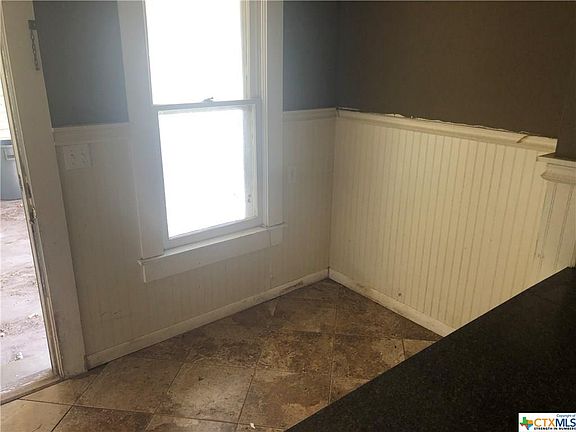 5th image of 1102 Waco St