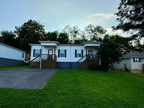 408 Lynda Lee Ln #B Photo 1