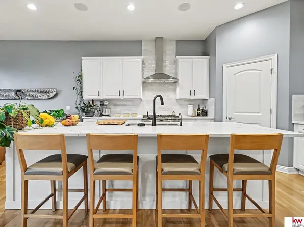 17219 Howard Plz, Omaha, NE 68118