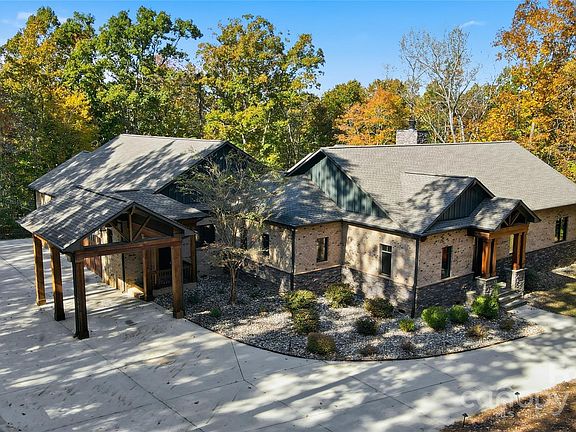 3rd image of 1421 Saratoga Woods Dr