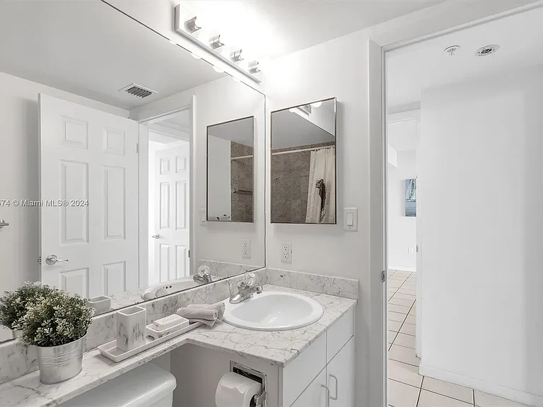 800 Claughton Island Dr #1204 — Photo 24