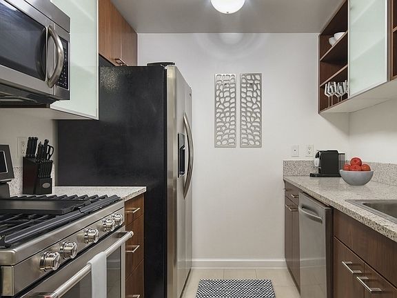 3rd image of 535 W 23rd St Space H2f