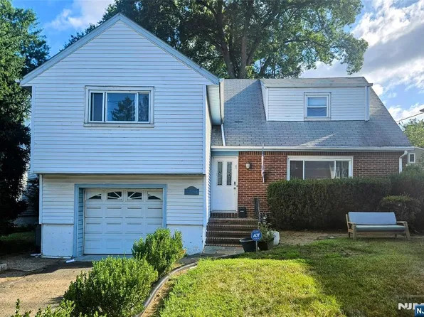 793 Dearborn St, Teaneck, NJ 07666