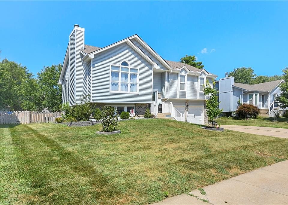 1st image of 1612 NE Tawny Dr