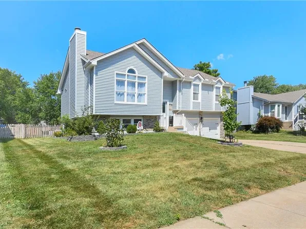 1612 NE Tawny Dr, Lees Summit, MO 64086