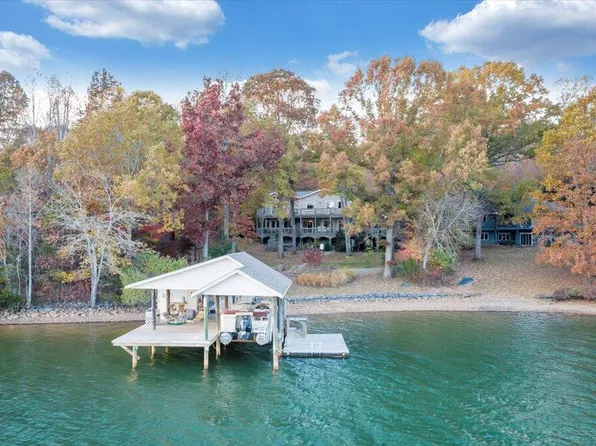 120 Walton Dr, Moneta, VA 24121