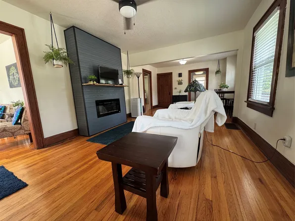 870 39th St, Des Moines, IA 50312