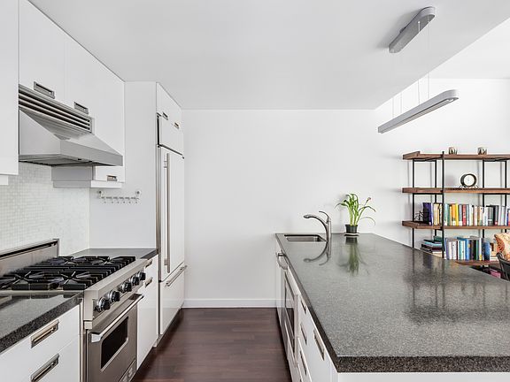 3rd image of 261 W 28th St APT 4E