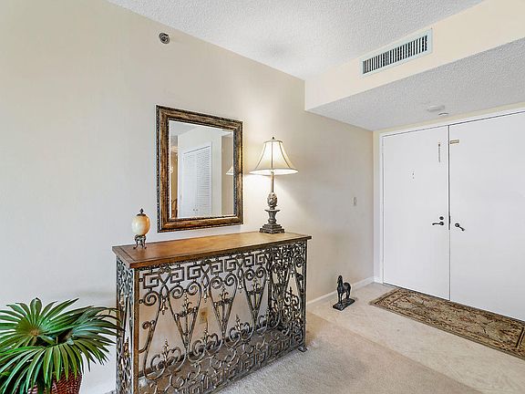 4th image of 500 Ocean Dr APT W3a