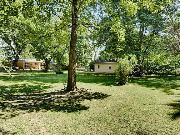 5th image of 3844 Wildwood Dr