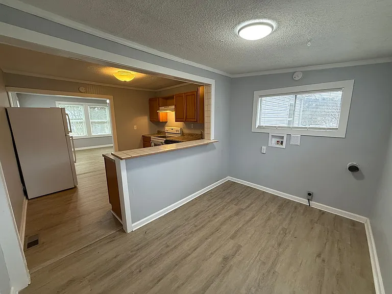 456 Warren St — Photo 8
