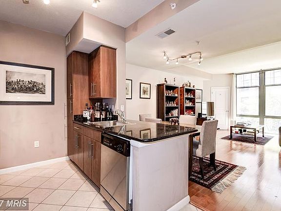 4th image of 1021 N Garfield St APT 129