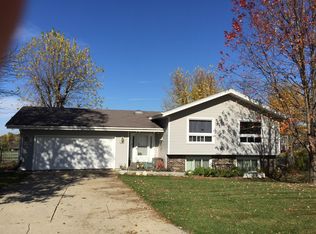 5680 Vineyard Ln, Rockford, IL 61114