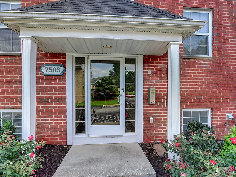 3-web-or-mls-E Furnace Branch Rd-003